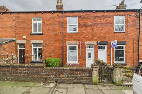 2 bed property, in Cooper Lane, £100,000
