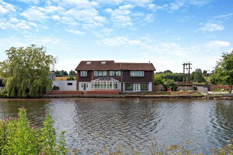 3 bed property, in Warrington Road, £450,000