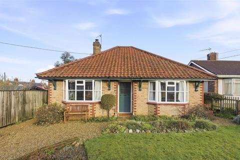 2 bed property, in Pemberton Road, £279,995