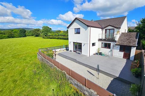 5 bed property, in Green Lane, £499,950
