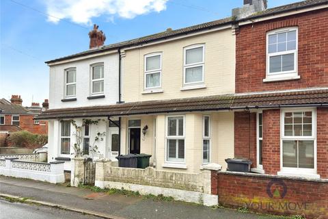 2 bed property, in Clarence Road, £215,000