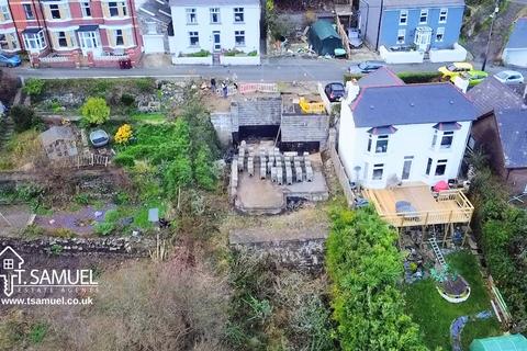 Studio, in Land At Glanymor Road, £154,995