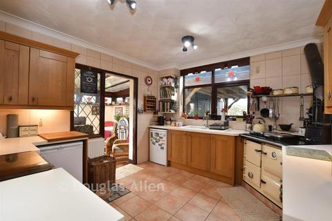 3 bed property, in Southend Road, £775,000