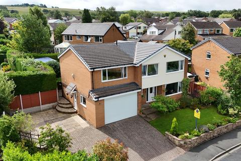 5 bed property, in Rogersfield, £485,000