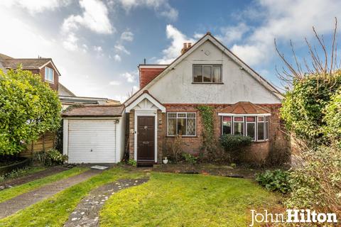 3 bed property, in Ainsworth Avenue, £600,000