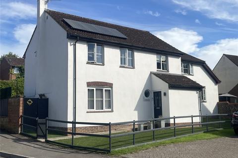5 bed property, in Ashmore Close, £550,000