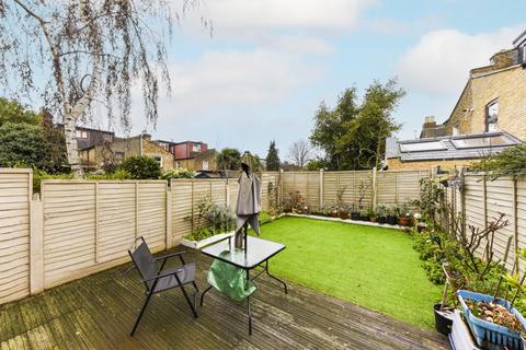 1 bed property, in 6 Francis Road, £435,000