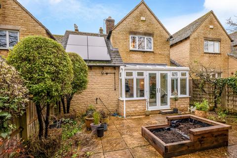 3 bed property, in Wards Road, £530,000