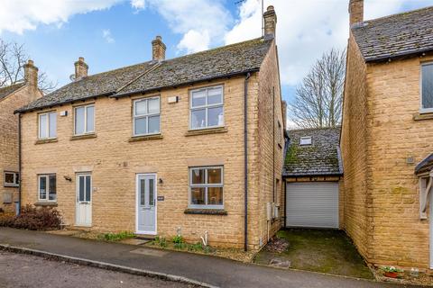 3 bed property, in Wards Road, £530,000