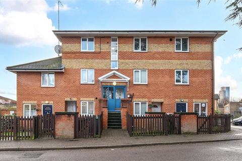 1 bed property, in Duffield Drive, £290,000