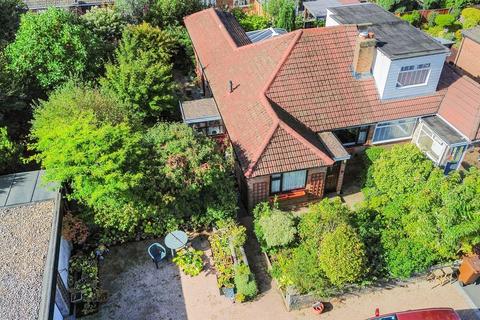 3 bed property, in Burnham Grove, £290,000