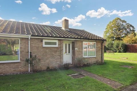 2 bed property, in Manor Road, £180,000