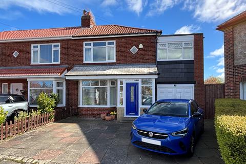 3 bed property, in Green Square, £429,000