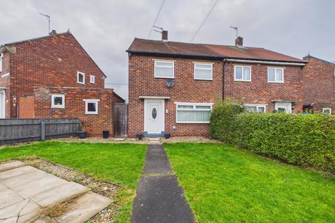 2 bed property, in Queens Crescent, £145,000