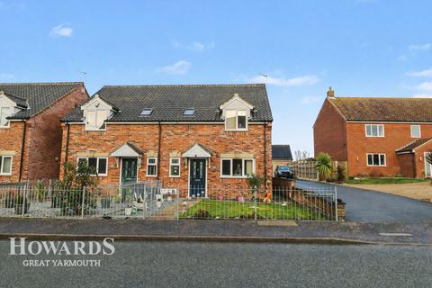 3 bed property, in Main Road, £290,000
