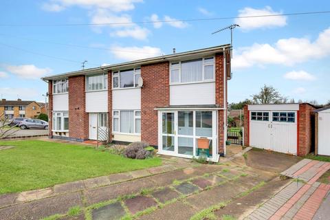 3 bed property, in Long Meadow Drive, £400,000