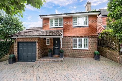 5 bed property, in Ellington Way, £1,199,999