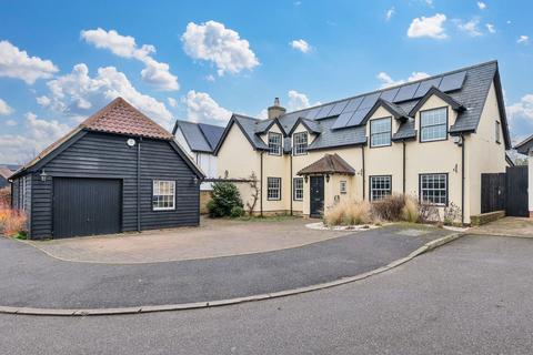 4 bed property, in Cassander Close, £950,000