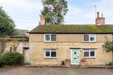 2 bed property, in Church End, £400,000