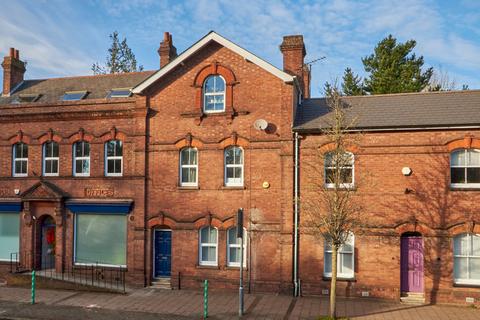 5 bed property, in Cowick Street, £599,000