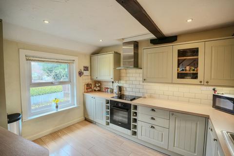 3 bed property, in Chapel Road, £220,000