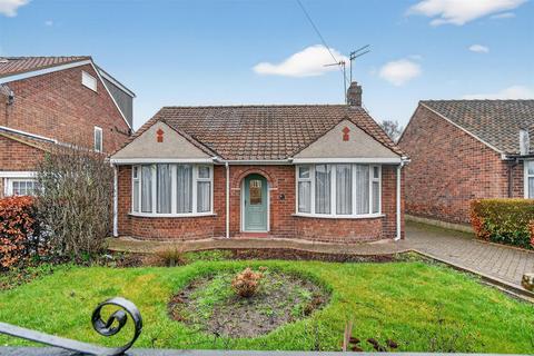 2 bed property, in Tranby Avenue, £350,000