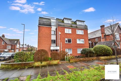 2 bed property, in Eversfield Road, £175,000