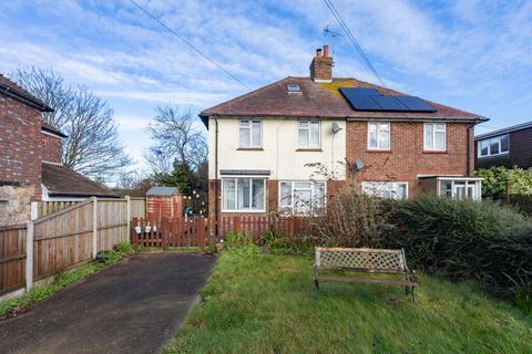 3 bed property, in Court-At-Street, £289,000