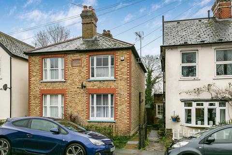 3 bed property, in Harvest Road, £500,000