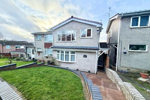 3 bed property, in Cowslip Walk, £245,000