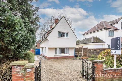 3 bed property, in Earlham Road, £475,000