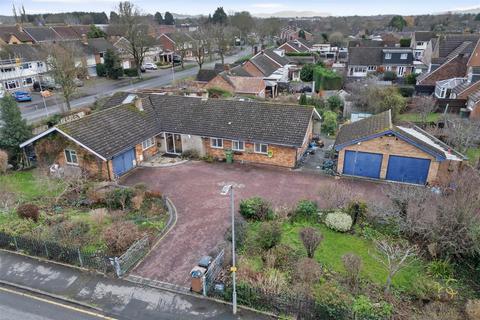 5 bed property, in Durcott Road, £600,000