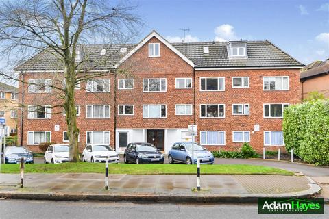 1 bed property, in Gainsborough Road, £275,000