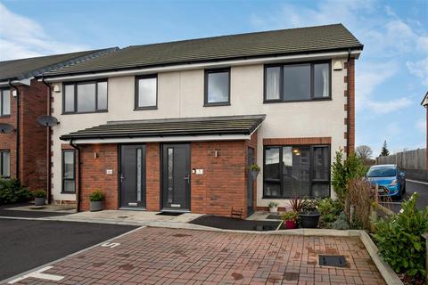 3 bed property, in Beacon Lane, £390,000