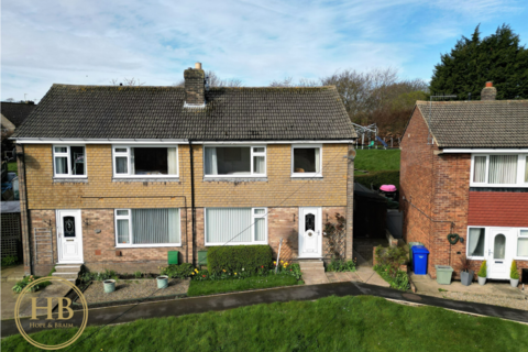 3 bed property, in 13 Hall Pasture, £185,000