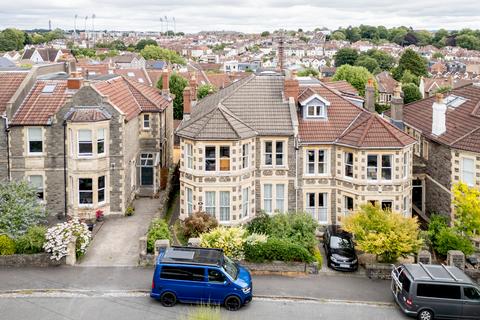 5 bed property, in Broadway Road, £1,100,000