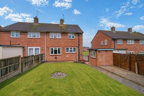3 bed property, in Princess Drive, £170,000