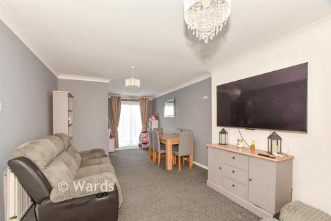 3 bed property, in Cornwall Road, £250,000