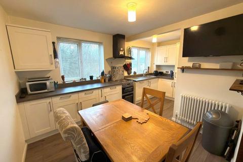 4 bed property, in Leghorn Crescent, £350,000