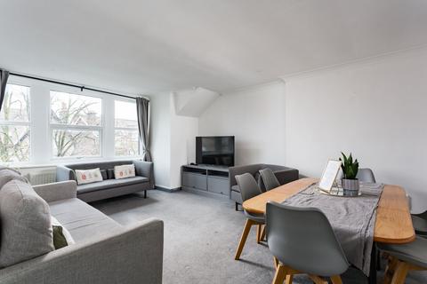 2 bed property, in Dragon Parade, £199,950