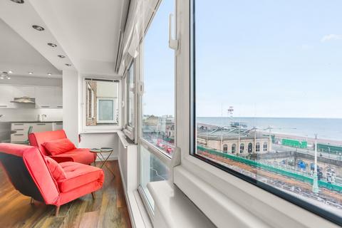 2 bed property, in Marine Parade, £275,000