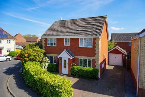4 bed property, in Mallow Way, £375,000