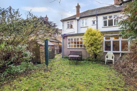 4 bed property, in Quarry Park Road, £775,000