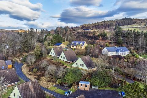 6 bed property, in Glen Houses, £365,000