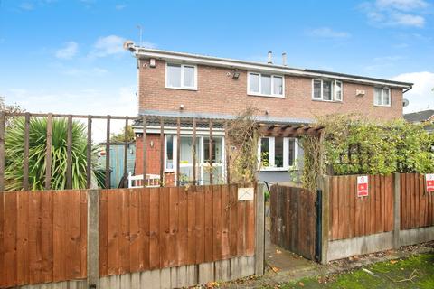 2 bed property, in Truro Close, £150,000