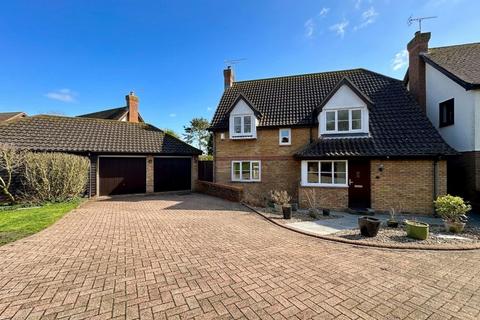4 bed property, in Coopers Drive, £800,000