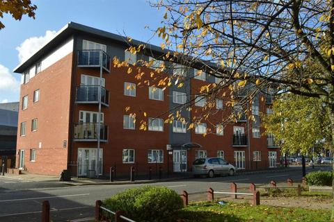1 bed property, in Lower Ford Street, £90,000