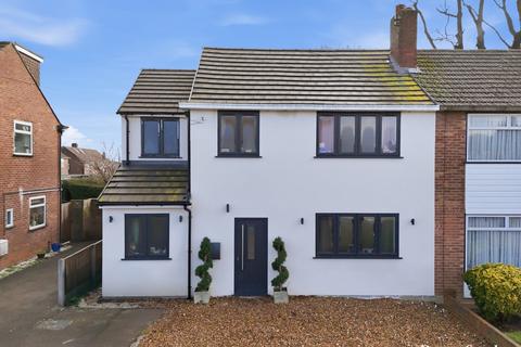 4 bed property, in Whittington Road, £700,000
