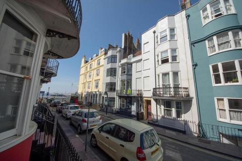 6 bed property, in Broad Street, £875,000