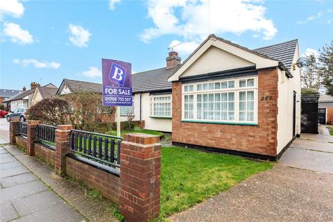 3 bed property, in Cross Road, £425,000
